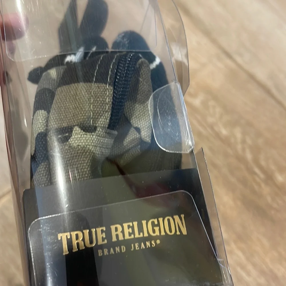 True Religion Gift Set! Camo Canvas Zip Pouch and 2 Pack Crew Socks Size…